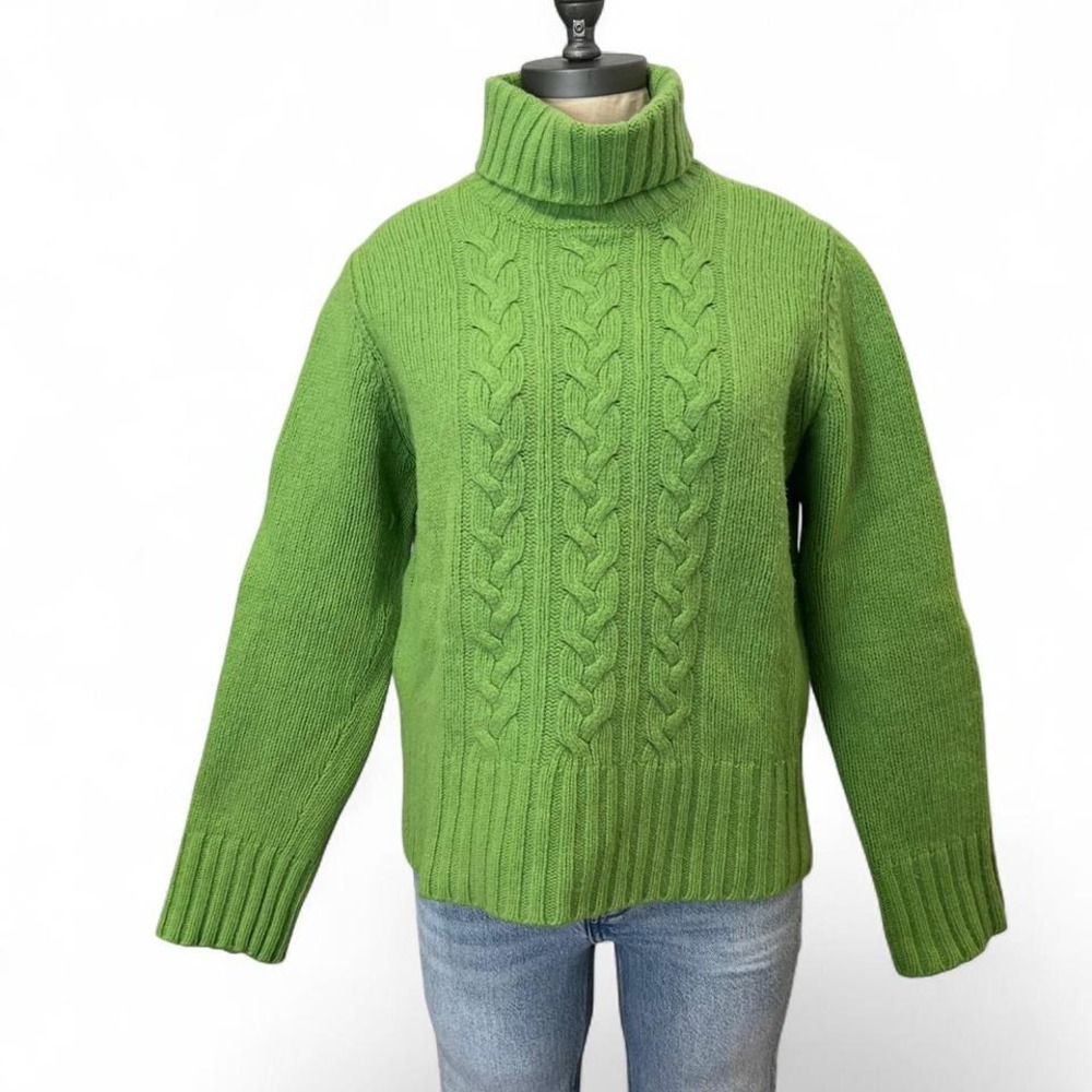 Beautiful Green Italian wool turtleneck sweater